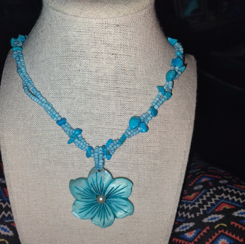 Blue shell Hawaii flower necklace